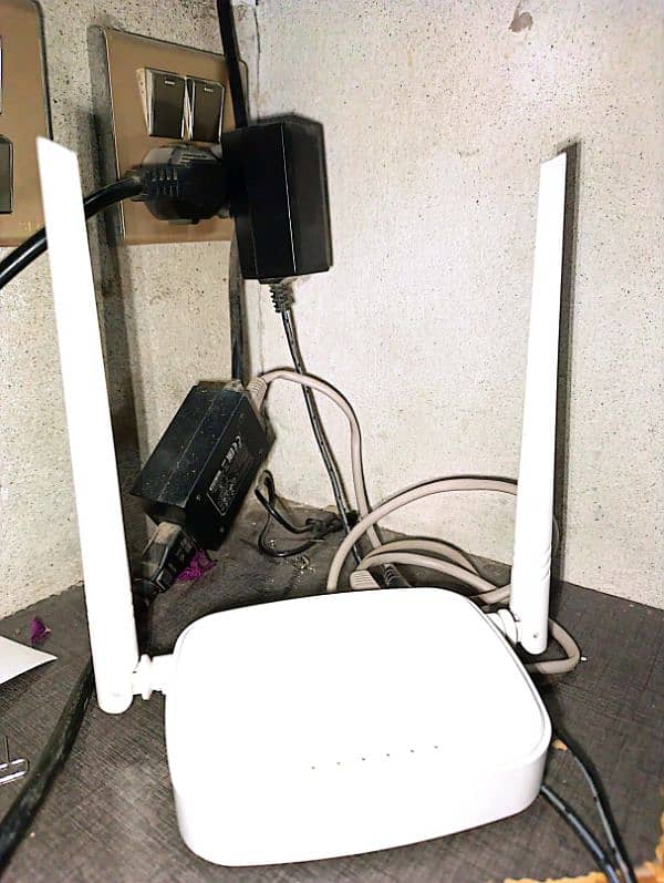 Tenda N300 Router 0