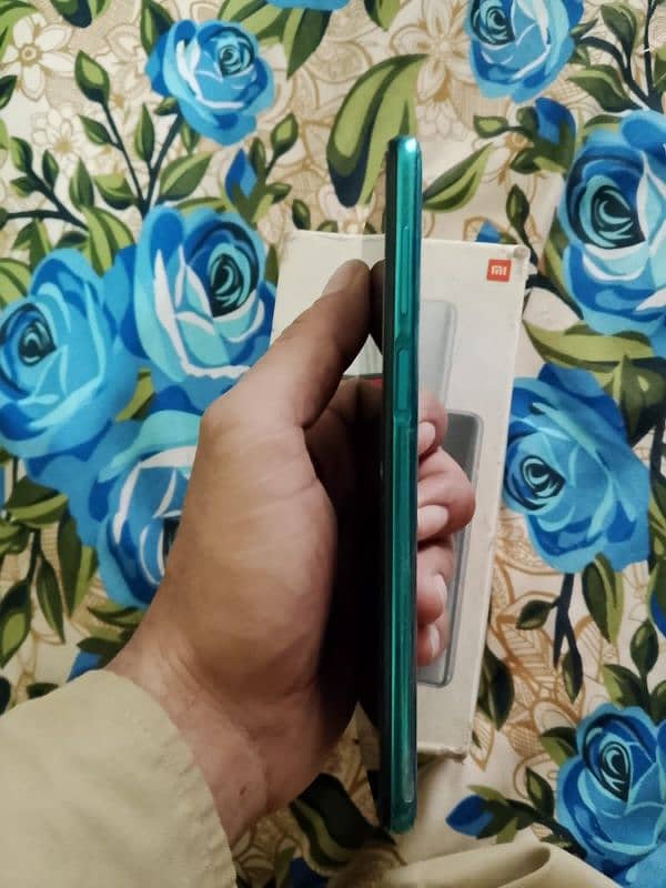 redmi note 9 Pro box mobile condition 10 / 10 6ram 128 2