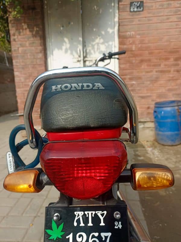 Honda CD 70 Model 2022 Dec Reg 2024 Total Genuine 4