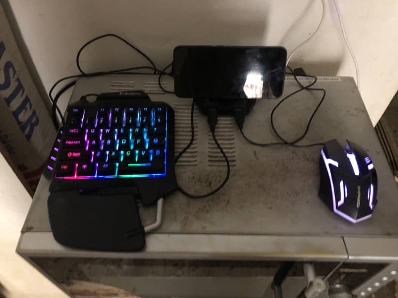 keyboard and mouse 0