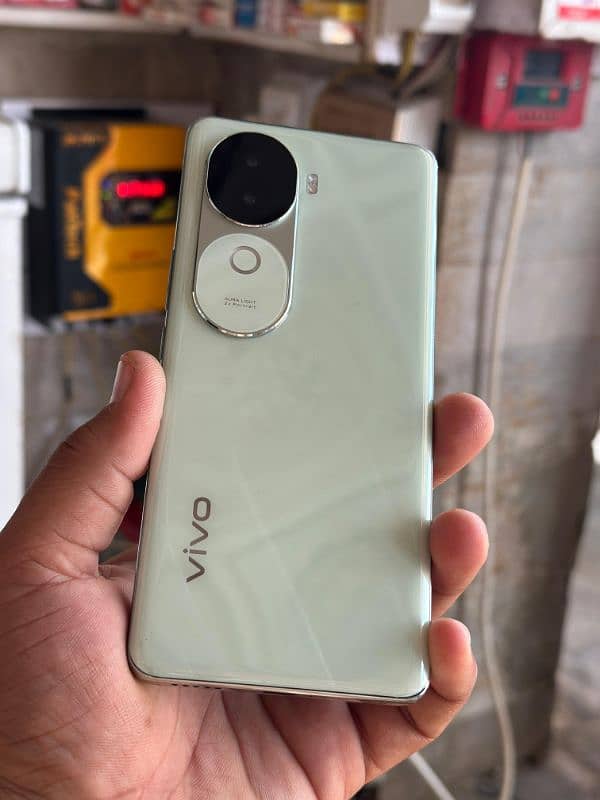 Vivo v40e 4