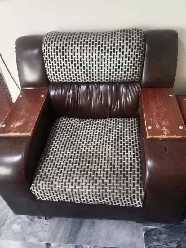 used sofa set in good condition 6