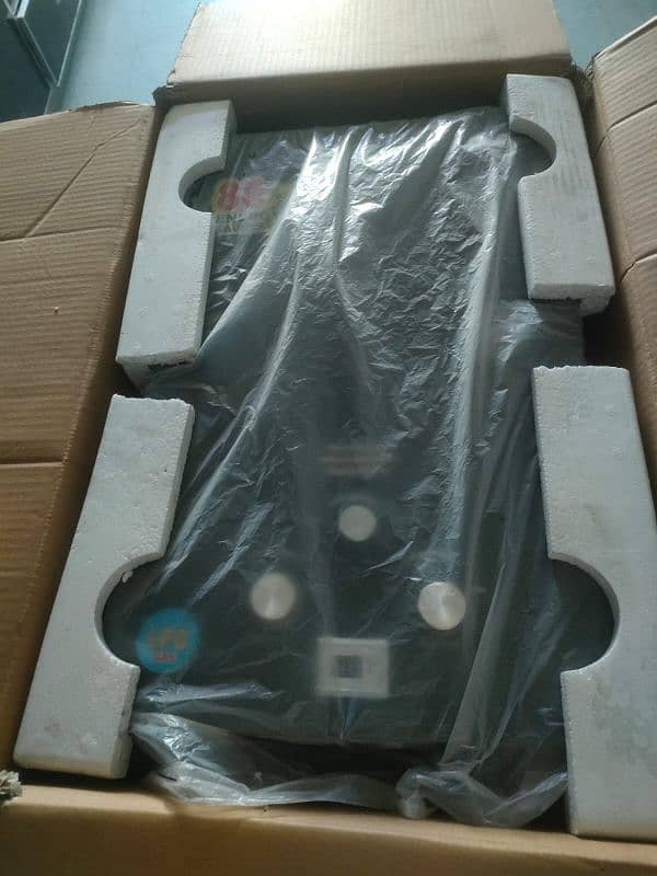 brand new lpg instant 8L geyser 0