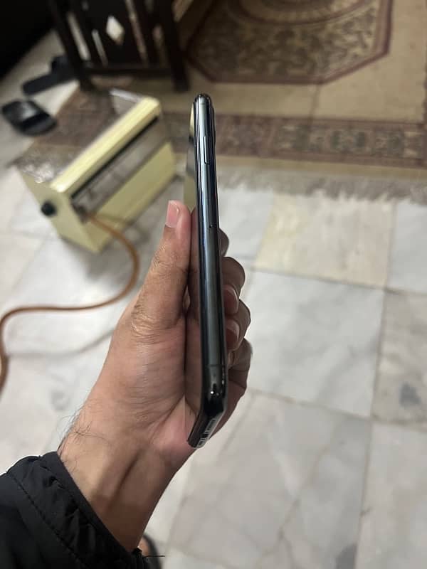 iphone 11 pro max 256GB 7