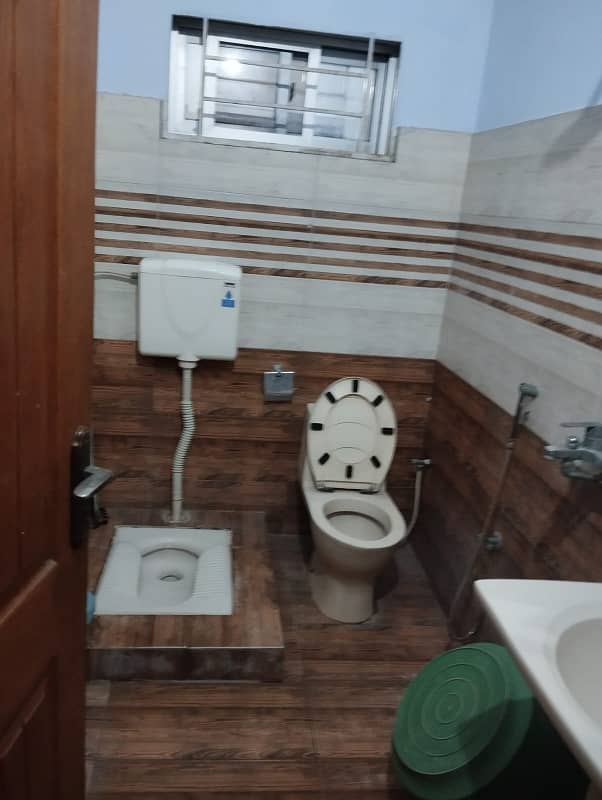 Double storey House available for rent in Shalimar colony 2