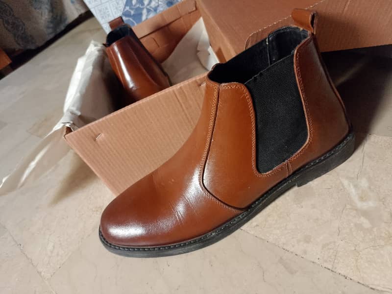 Chelsea boots(shoes) brown colour. Size 8 1