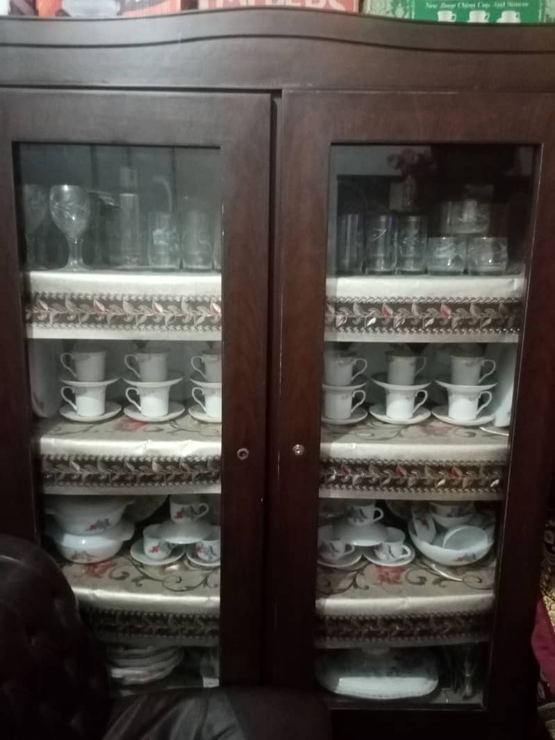 Showcase for sale almost new condition. 0