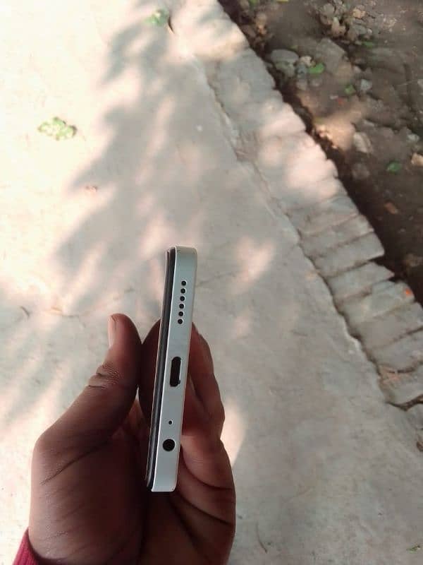 Tecno spark 10 pro 4