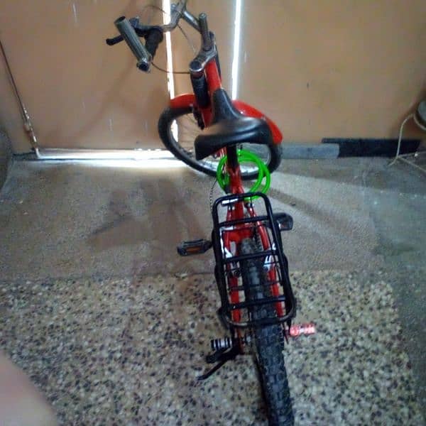 Bicycle for 8 to 16 years. 2