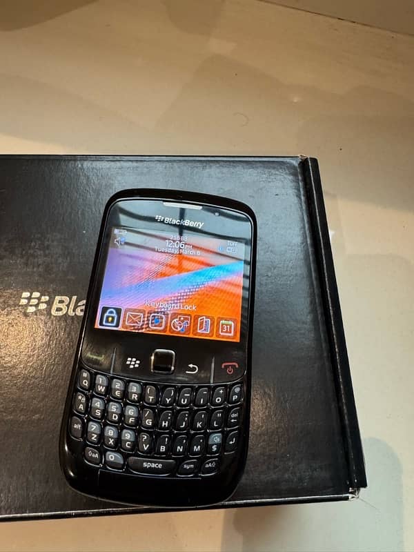 BlackBerry Curve 8520 New 4