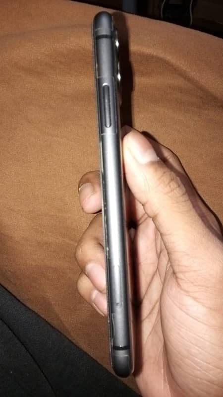 urgent sell!! iphone 11 2