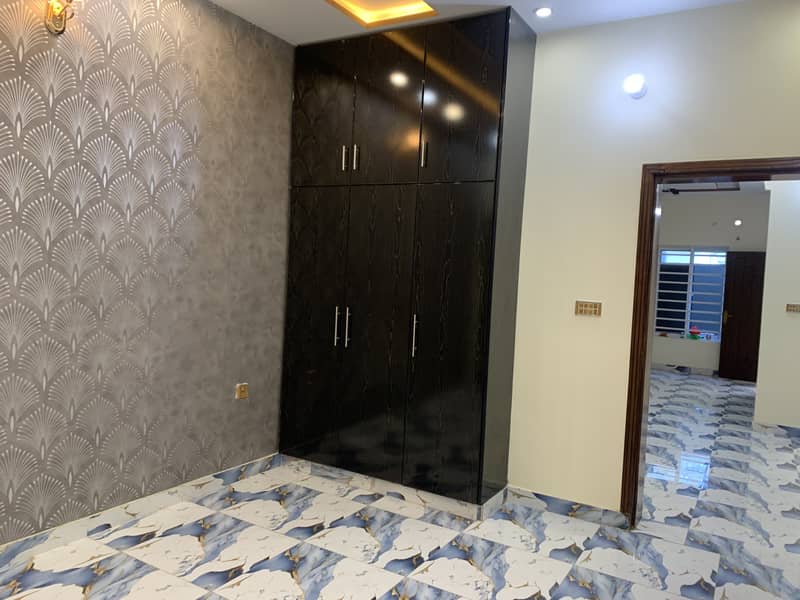 5 marla triple story brand new house for sale in johar town near to G1 (owner needed) 6bed (0rignal pictures) Gas available  Triple kitchen  Hot location  Main apporced 13