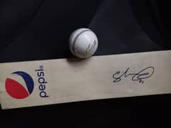 shaheen afridi signed bat & ball