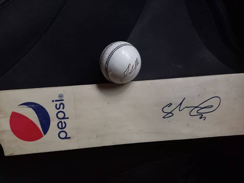 shaheen afridi signed bat & ball 6