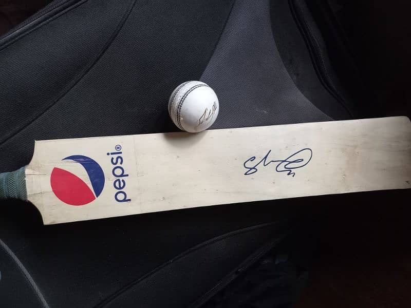 shaheen afridi signed bat & ball 7