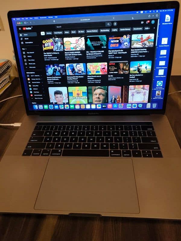 MacBook Pro 2017 15 inches 0