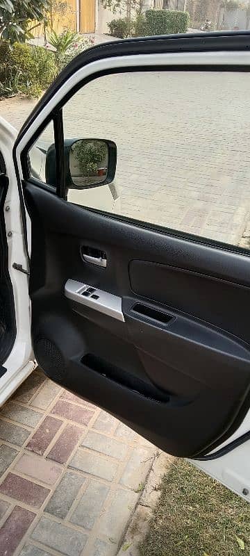 Suzuki Wagon R 2018 98%genuine . In new condition, km/s driven :65000 11