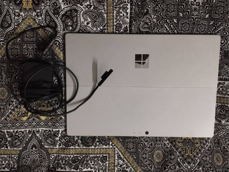 Surface pro 5 |i5 7gen| 8gb 128gb with original charger 2