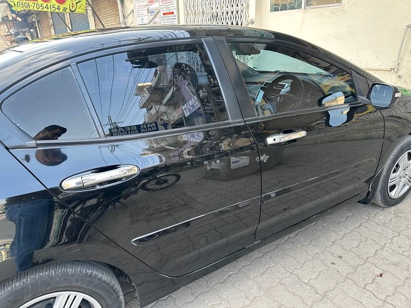 Honda City IVTEC 2018 Black Pearl color 7