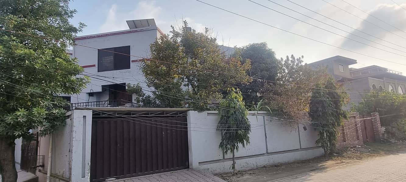 1 Kanal Corner House Prime Location 5