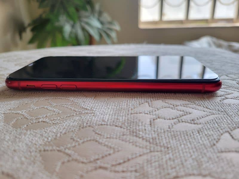 Iphone 11 64 Gb RED Non-PTA 9/10 original charger Included 2