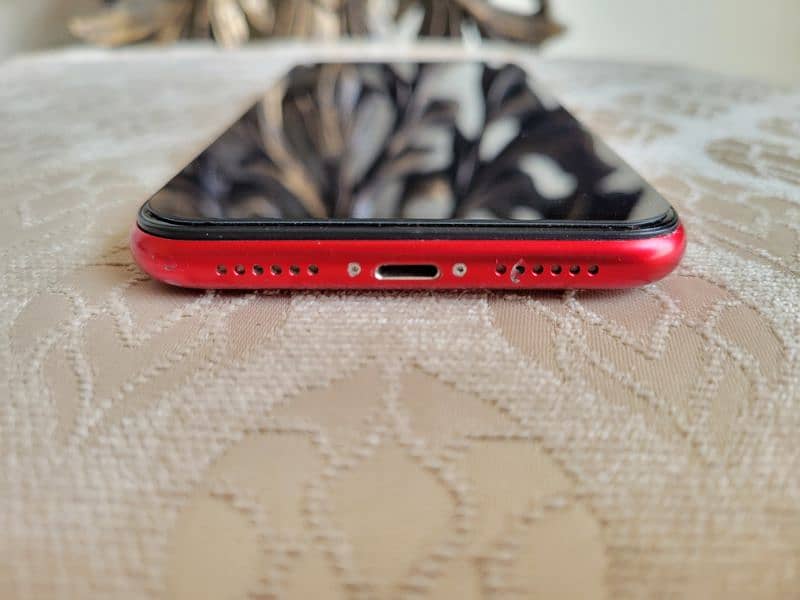 Iphone 11 64 Gb RED Non-PTA 9/10 original charger Included 6