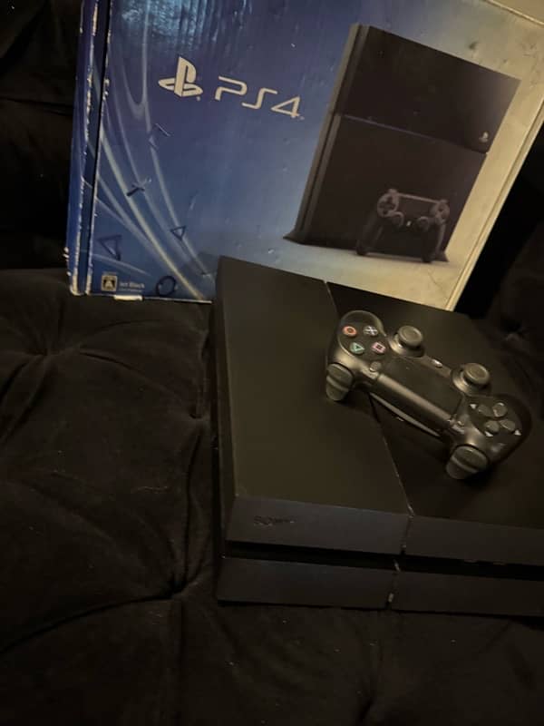 PS4 FAT 500GB WITH 2 CONTROLLERS 1