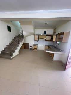 5 MARLA BEAUTIFUL HOUSE AVAILABLE FOR RENT IN KHAYABAN E AMIN