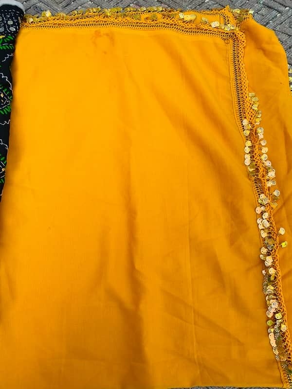 yellow shawl 0