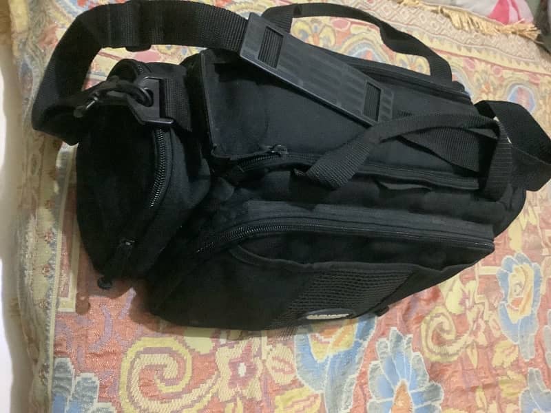 Original case Logic DSLR camera bag just like free price is negotiable 1