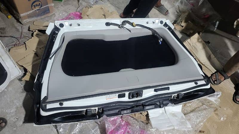 Lexus LX570 back door 5