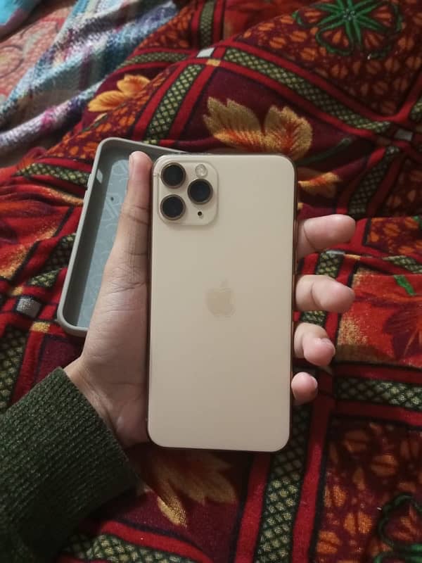 Iphone 11 pro Gold 3