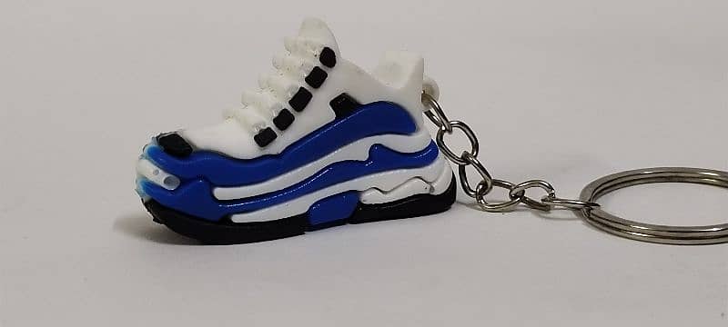 Converse and other Shoe keychains 9