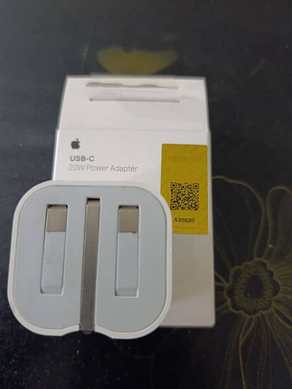 iPhone 20W Power Adapter 0