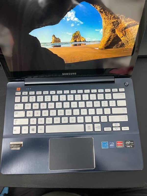 Samsung ATIV Book 7 (NP740U3E) 0