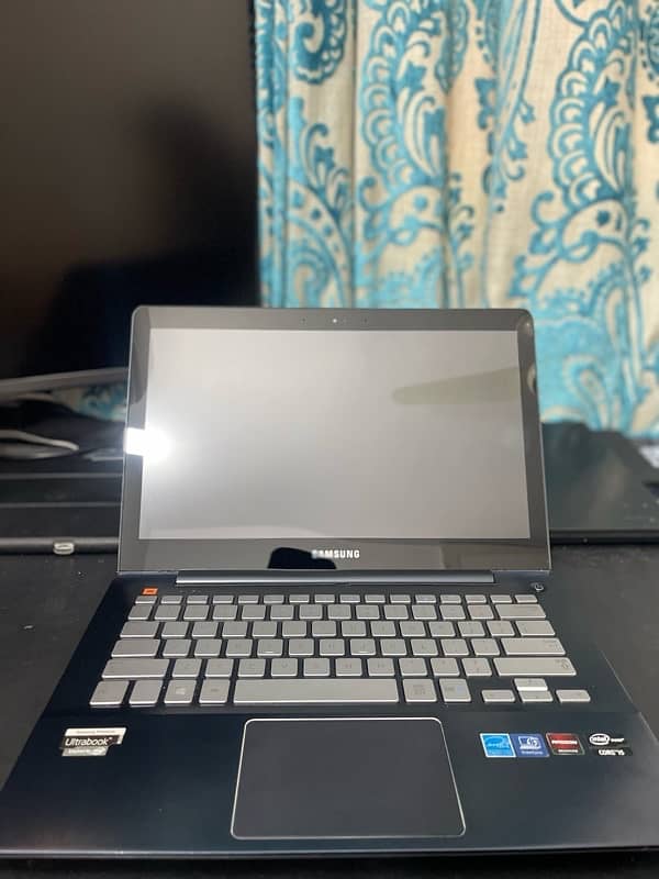 Samsung ATIV Book 7 (NP740U3E) 2