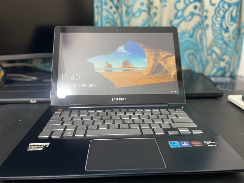 Samsung ATIV Book 7 (NP740U3E) 4