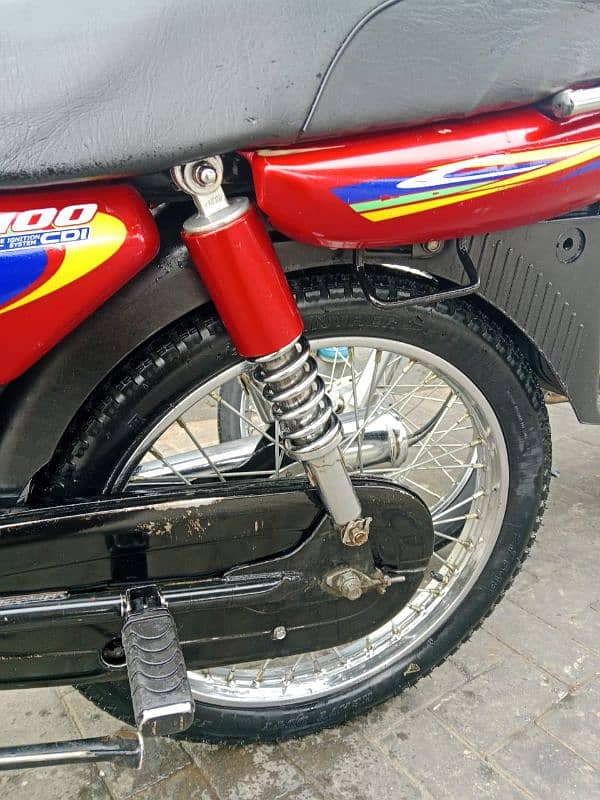 United 100 CC 6