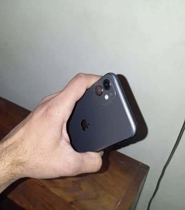 iphone 11 Factory Unlock with box black color 64gb 7