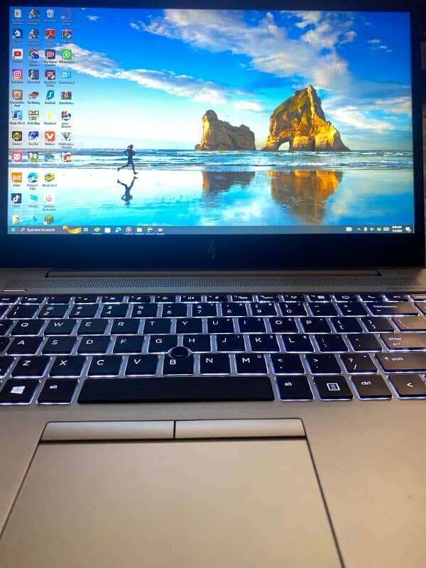 Elitebook G5 840 Core i7 8th generation 256gb SSD 0