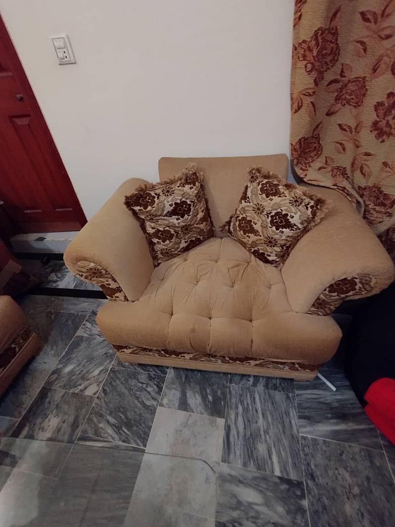 Slightly Used 5 Seater Sofa Set for Sale 1