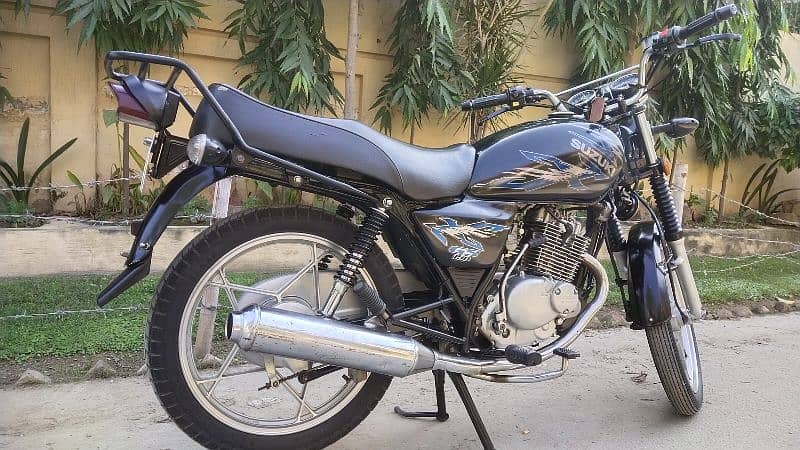 Suzuki GS 150 SE 2022 2