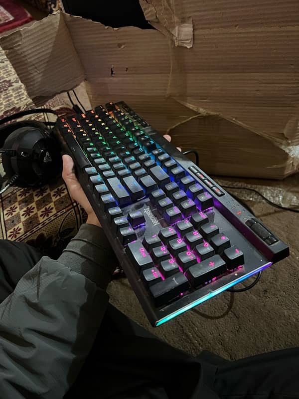 Redragon full RGB mechanical keyboard k580 pro vata 5