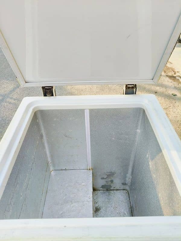 deep freezer all okay total original good condition call (03124645208/ 7