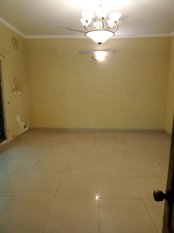 10 Marla 4 Bedrooms House Fully Tiled For Rent Sector-B Askari-10 Lahore 3