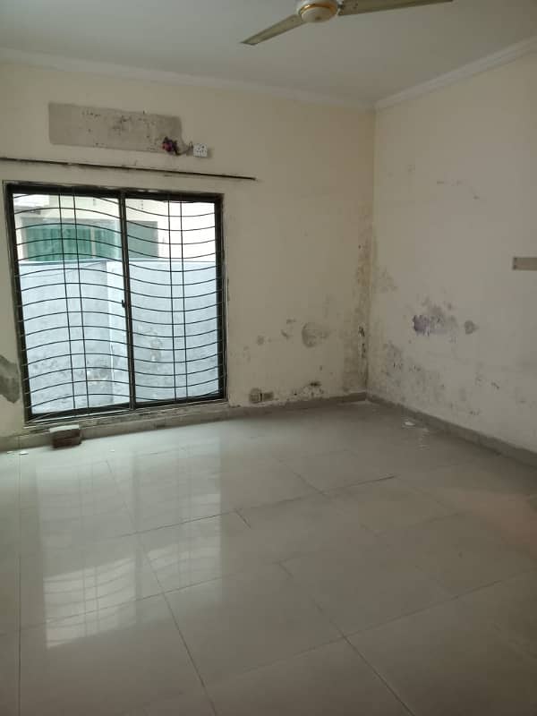 10 Marla 4 Bedrooms House Fully Tiled For Rent Sector-B Askari-10 Lahore 8