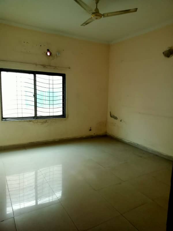 10 Marla 4 Bedrooms House Fully Tiled For Rent Sector-B Askari-10 Lahore 20