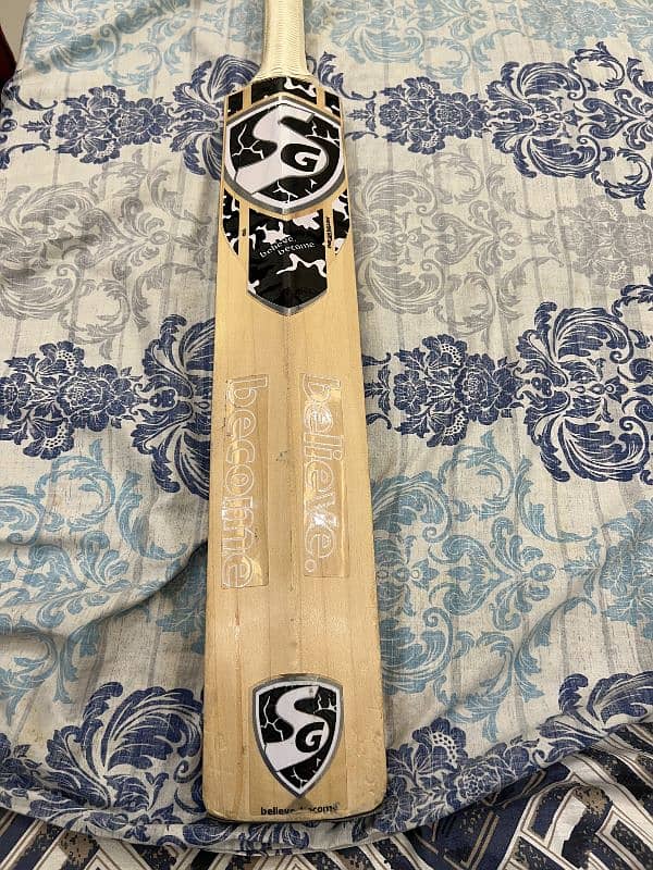 English willow A grade bat very heavy bottom 6 7 matches used only 0