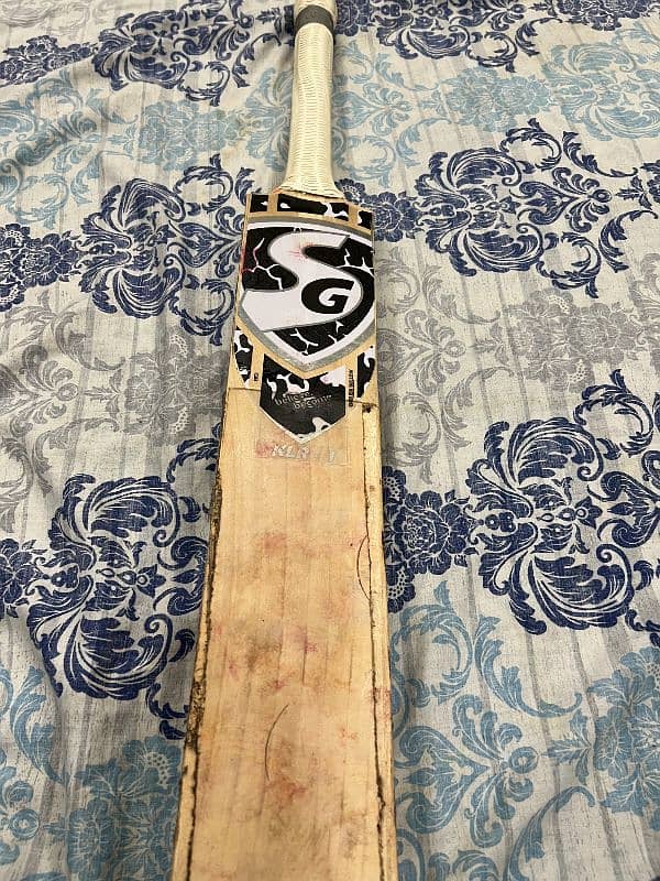 English willow A grade bat very heavy bottom 6 7 matches used only 4