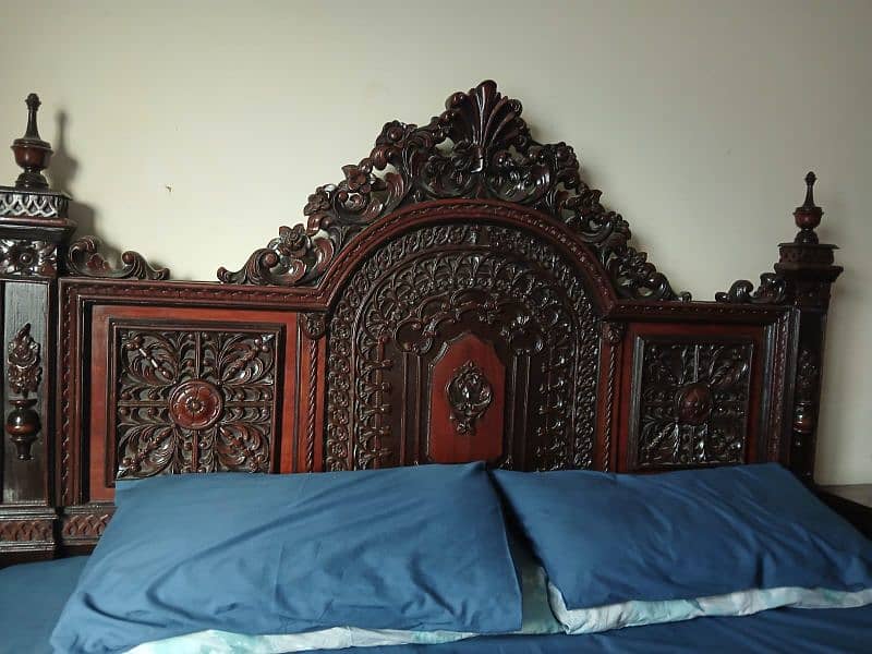 Victorian wooden bed set. 1